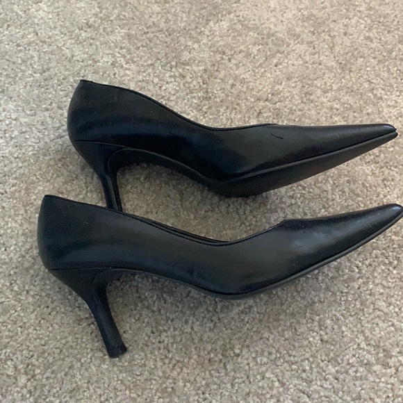 Rampage | Black Pointy Toe Pumps - Picture 3 of 5